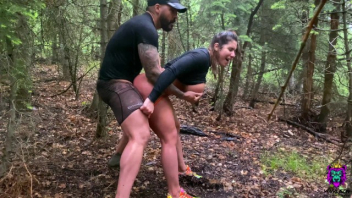 Hiking Porn เมื่อนักปีนเขาเงี่ยน เขาเย็ดกันตรงไหน มาคลายข้อสงสัยในหนังเอ็กซ์เรื่องนี้ yinyleon กลางป่าคือคำตอบ เย็ดท่าหมากระแทกหีสดๆ พร้อมชักน้ำอสุจิแตกคาหว่างก้น